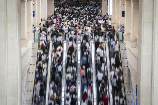 冠盈配资 新华视点｜人气旺 市面暖 活力足——2025年“五一”假期盘点