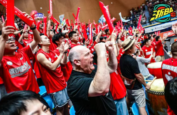 启灯网 从保罗乔治到追梦格林，一年一个 NBA 球星，衢州的世界篮球梦